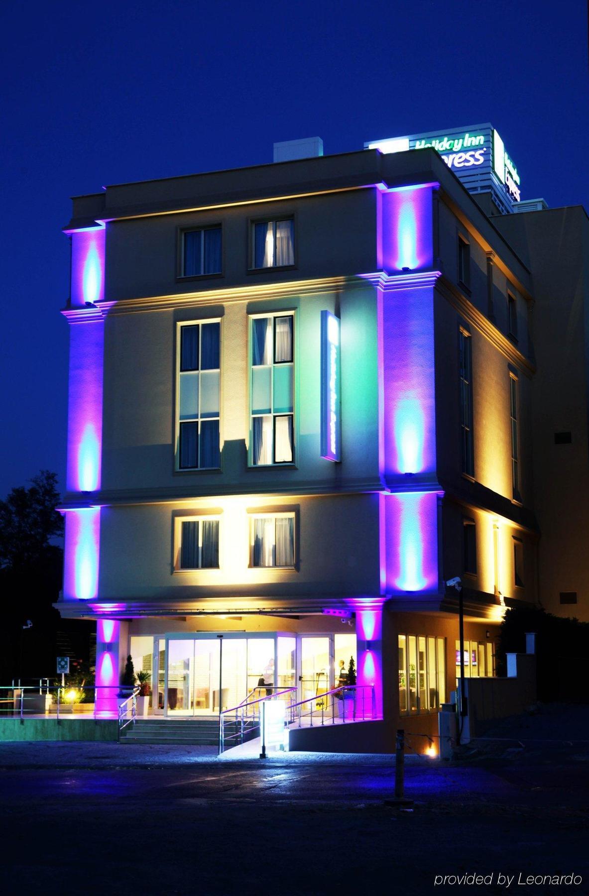 Holiday Inn Express Istanbul-Altunizade By Ihg Ngoại thất bức ảnh