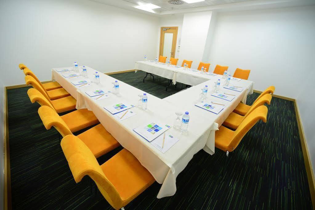 Holiday Inn Express Istanbul-Altunizade By Ihg Ngoại thất bức ảnh